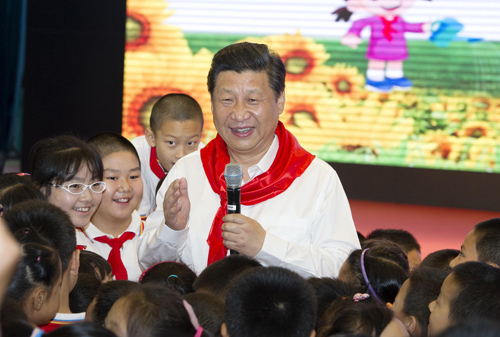习近平到北京市海淀区民族小学参加庆祝“六一”国际儿童节活动