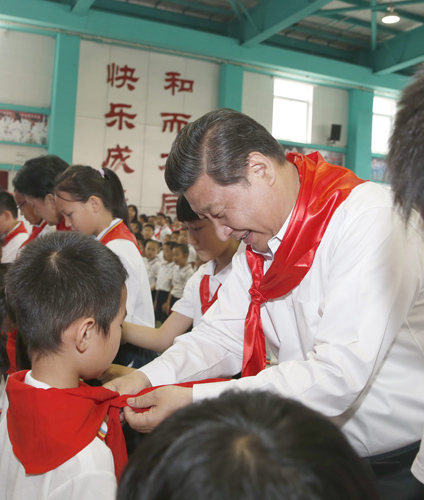习近平到北京市海淀区民族小学参加庆祝“六一”国际儿童节活动