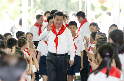 习近平到北京市海淀区民族小学参加庆祝“六一”国际儿童节活动