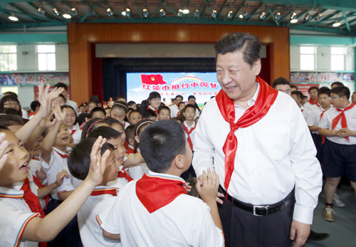 习近平到北京市海淀区民族小学参加庆祝“六一”国际儿童节活动
