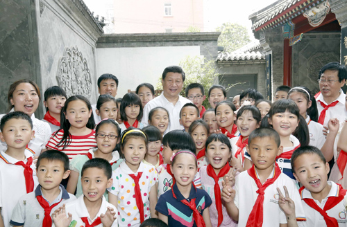 习近平到北京市海淀区民族小学参加庆祝“六一”国际儿童节活动