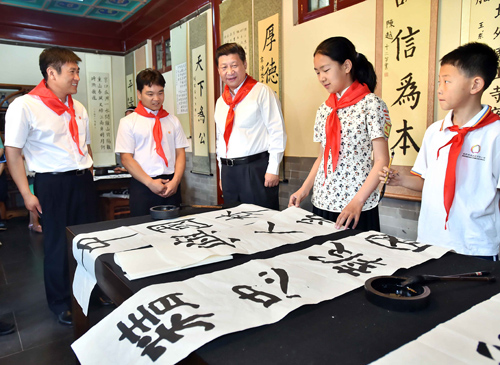 习近平到北京市海淀区民族小学参加庆祝“六一”国际儿童节活动