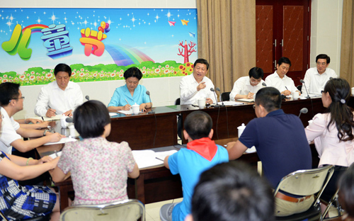 习近平到北京市海淀区民族小学参加庆祝“六一”国际儿童节活动