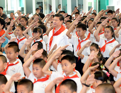 习近平到北京市海淀区民族小学参加庆祝“六一”国际儿童节活动