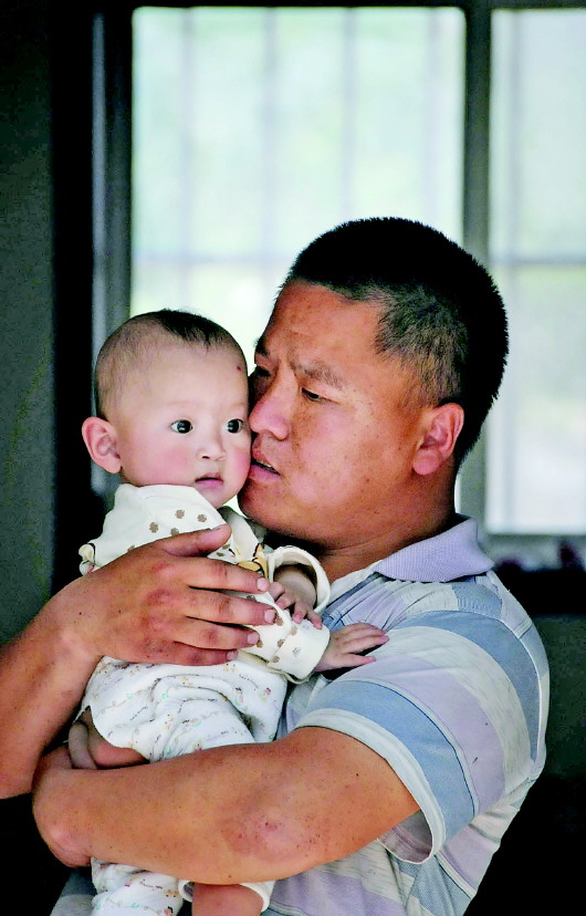 山东：9个月大男婴罹患肝癌去世 家人捐遗体