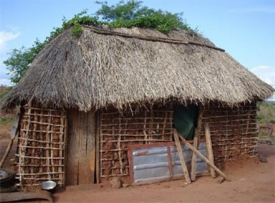 实拍非洲住房 最牛酋长有4000多妻子