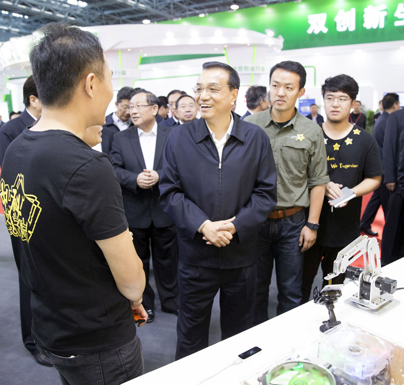 李克强双创周打破议程上台即席讲话