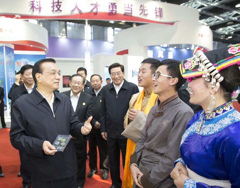 李克强双创周打破议程上台即席讲话