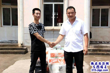山东宗合圣商贸有限公司周双灿董事长率团一行赴皖洪灾区送温暖