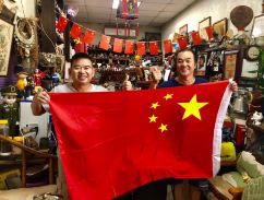 新中国成立70周年 台北现巨幅标语：我爱您中国
