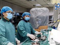 河南漯河：20个小时4台连轴手术 最美医生累瘫在椅子上