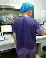 河南漯河：20个小时4台连轴手术 最美医生累瘫在椅子上