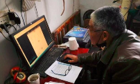 河南郑州：这位64岁的“主播” 有些不一般