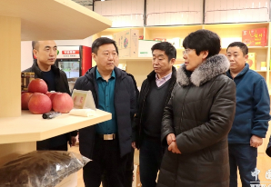 程江芬带队考察北京国家贫困地区特色食品（食材）精品馆