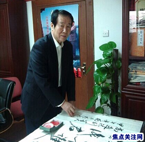 三十二:焦点关注网书画名家栏目举办将军、部长、书画家才艺笔会连续播报展活动