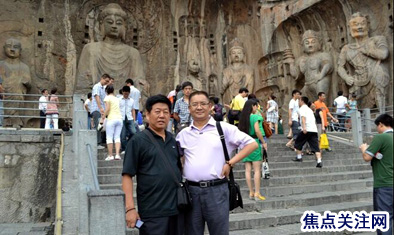 主任白万省一行参观洛阳龙门石窟